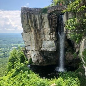 Meet your Posher, Raymee